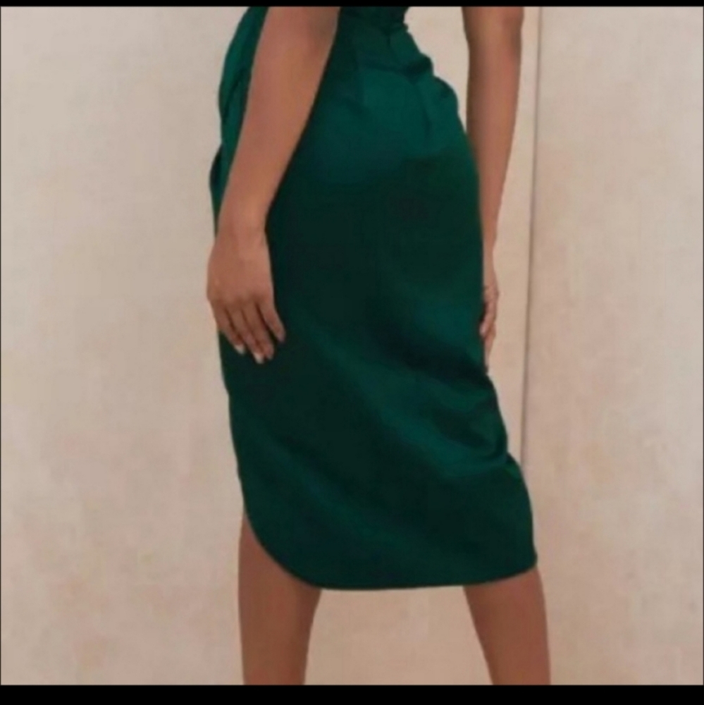 Emerald satin dress sold out - Picture 5 of 9